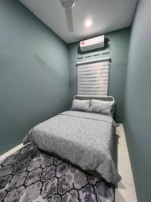 a small bedroom with a bed and a window at Rumah 127 - Homestay Taiping in Simpang