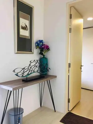 a room with a table with a vase of flowers on it at 5 Stars Seafront Suite By The Sea \u65e5\u843d\u65e0\u654c\u5168\u6d77\u666f 5\u661f \u9152\u5e97\u7b49\u7ea7 in Batu Ferringhi