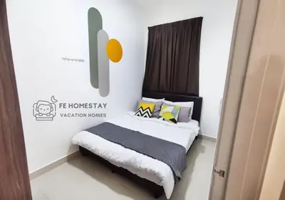 a bedroom with a bed in a room at FE Cozy Cameron Homestay Family 8 pax 3BR Palas Horizon Brinchang \u91d1\u9a6c\u4f26\u6c11\u5bbf 8\u4eba3\u623f in Brinchang