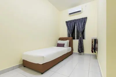 a small bedroom with a bed and a window at Zai Ham Homestay in Pusing