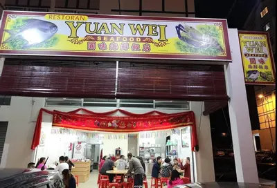 a restaurant with a sign that reads yan wet seafood at ForestNest Cameron Town Spacious 3R3B (1300 sqft) in Tanah Rata