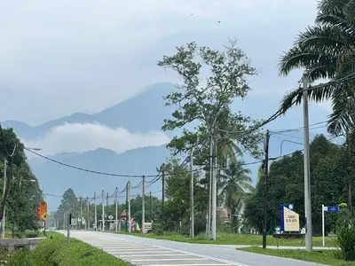 an empty street with palm trees and a mountain at Slim Village Palm House - 2 rooms, 8 beds, 8 persons in Slim River
