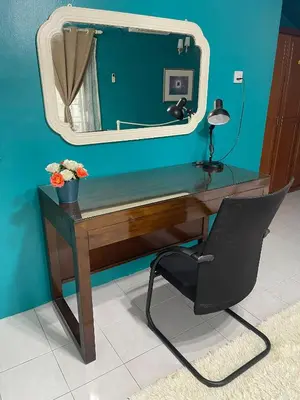 a desk with a mirror and a chair in a room at Venice Raudhah Guest House in Lumut