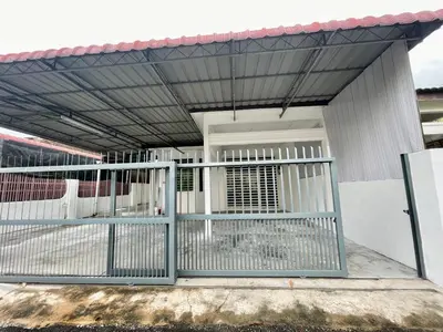 a building with a gate in front of it at Cozy64#6pax#Netflix#NearAeonAlma#BM#5kmtoIconicPoint in Bukit Mertajam