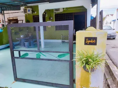 a bird cage sitting on the side of a street at Syukur Homestay Ipoh in Ipoh