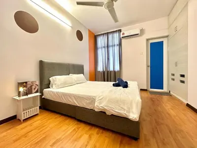 a bedroom with a large bed in a room at Ipoh IGB Homestay by Comfort Home in Ipoh