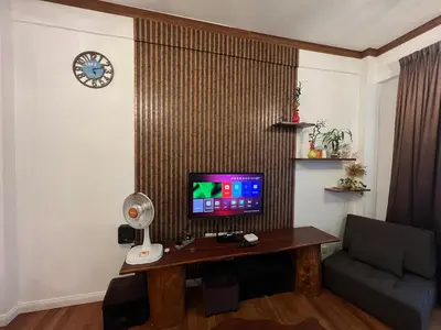 a room with a desk with a computer on it at HappyHomestay in Brinchang