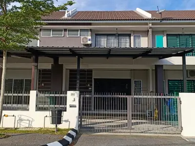 a house with a gate and a fence at Homestay in manjung pr1ma segari-Melayu only in Lumut
