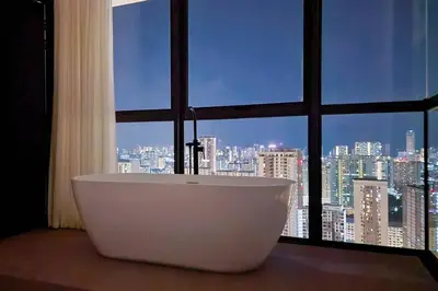 Gallery image of Bathtub with Seaview, 8pax, Urban Suites - 5km to Komtar in George Town