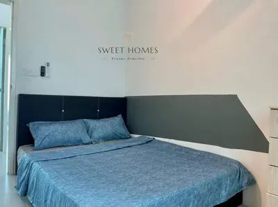 a bedroom with a bed with a blue blanket at CozySuite3R2B#5mintoPenangBridge in Perai
