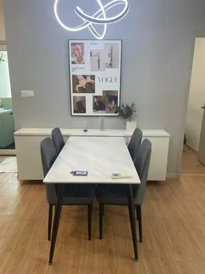 a table and chairs in a room at Georgetown ins cozy 2 bedroom in George Town