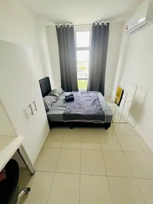 a bedroom with a bed and a window at Ipoh Anderson Suites by Migliore in Ipoh