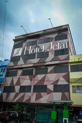 a hotel jalil building with a sign on it at Hotel Jelai @ Raub, Pahang in Raub