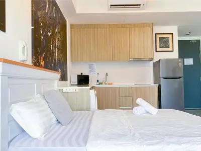 a small kitchen with a white bed in a room at Tropicana 218 Macalister by YueLai Inn in George Town