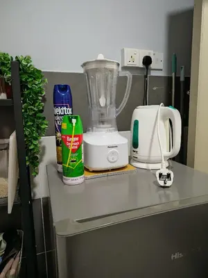 a kitchen counter with a blender on top of it at DLAZ HOMESTAY in Tanah Rata