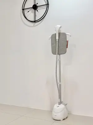 a white room with a bike wheel on the wall at Manhattan Suites Ipoh in Kampong Makam