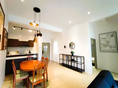a dining room and kitchen with a table and chairs at Somer GoldenHills Cameron Highlands Free Wi-Fi in Brinchang