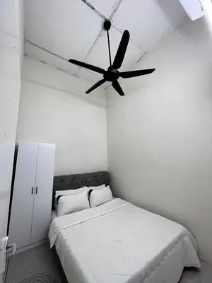 a bedroom with a ceiling fan and a bed at D'Farah Homestay Teluk Intan 3Bilik in Teluk Intan
