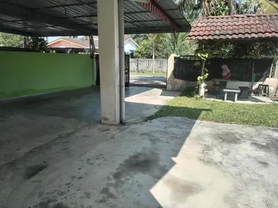 a covered patio with a bench in a yard at Seadanya Homestay Kamunting in Kampong Melayu Changkat Larah