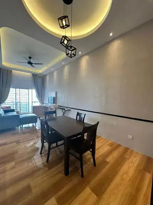a dining room with a table and chairs in a room at Adik aisyah Cameron Black Pink in Tanah Rata