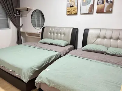 two beds sitting next to each other in a room at FY Friends at Emerald Avenue Brinchang in Tanah Rata