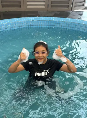 a man in a swimming pool giving a thumbs up at Raissa Resident palas horizon Cameron Highlands in Brinchang
