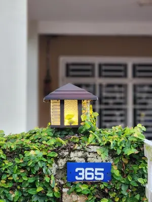 a street light sitting on top of a hedge at Dirgahayu Homestay I Rajawali in Kulim