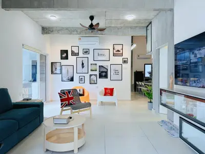 Gallery image of Penang\u69df\u5c9bSpecial 1,5 Storey Semi-D In Georgetown 70 inch Smart TV in George Town