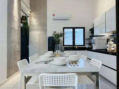 Gallery image of Penang\u69df\u5c9bSpecial 1,5 Storey Semi-D In Georgetown 70 inch Smart TV in George Town