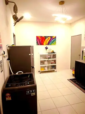 a kitchen with a stove in a room at Homestay Iman Seri Iskandar Uitm Perak Utp in Seri Iskandar