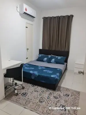 a bed in a room with a desk and a bed sidx sidx sidx at Kamilia Homestay Anderson Ipoh in Kampong Simee