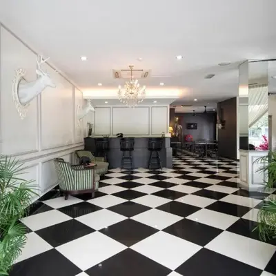 Luscious Hotel