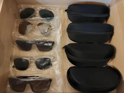 a group of sunglasses in a bag on the floor at \u69df\u57ce\u4e2d\u8def\u4e09\u623f \u7231\u5c45\u5c4b in George Town