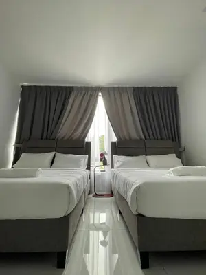 two beds sitting next to each other in a bedroom at TDOZE Hotel in Brinchang