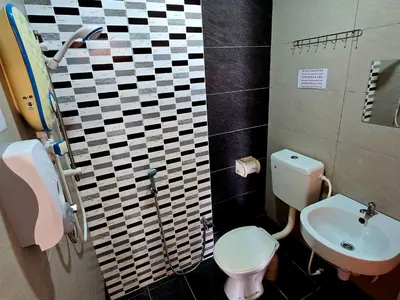 a small bathroom with a toilet and a sink at 1813 HOME STAY 8 Roon 6 Bath 5MINUTE TO LEANING TOWER in Teluk Intan
