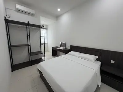 a bedroom with a large white bed and a window at \u4e07\u91cc\u671b Menglembu Bestari Homestay in Menglembu