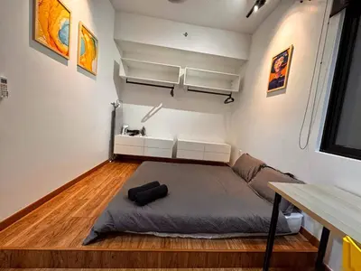 a room with a bed in the middle of a room at Georgetown Modern CosyStay in George Town
