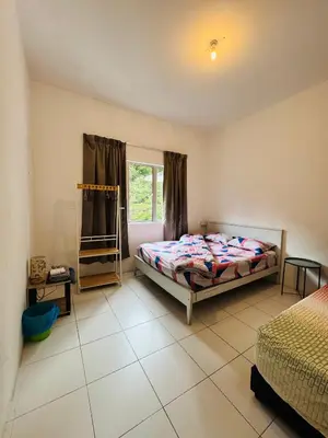 a bedroom with a bed and a window at AYAAN QUINTET FAMILY HoMESTAY Free Parking in Tanah Rata