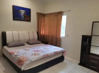 a bedroom with a bed in a room with a window at Ummu's homestay in Tanah Rata