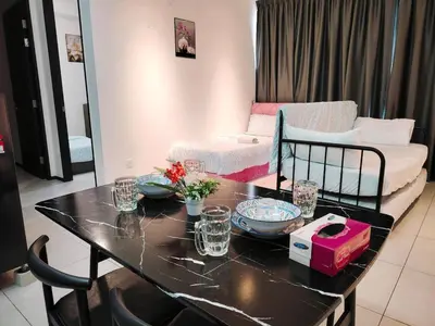 Gallery image of Sea & City View Apartment 3BR 10PAX in George Town