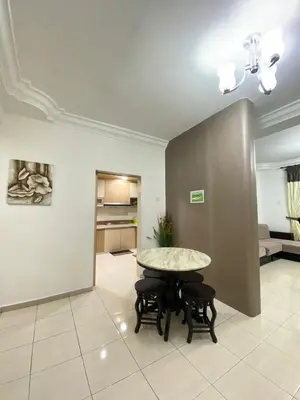 a room with a table and some chairs and a kitchen at Wanie CH Homestay 1 Brinchang Cameron Highlands in Brinchang