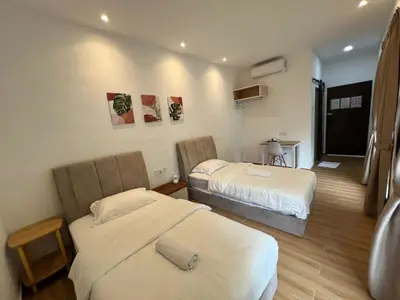 a hotel room with two beds in a room at Hillview Ipoh in Ipoh