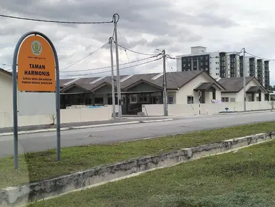 a sign on the side of a road with houses at Homestay Panda Seri Iskandar Location nearby Uitm Utp KPM in Seri Iskandar