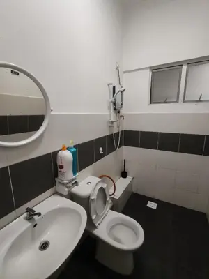 a bathroom with a sink and a toilet and a mirror at ZE VI Homestay,Tanah Rata in Tanah Rata