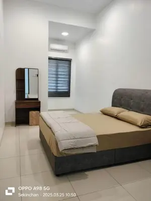 a bedroom with a bed and a tv in it at PaddyView 2-storey Landed GuestHouse 15pax 4R3B \u7a3b\u7530\u4e2d\u592e\u6c11\u5bbf in Sekincan