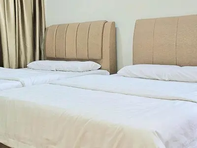 two beds sitting next to each other in a room at 14\u697c\u53cc\u5c42\u7a7a\u4e2d\u522b\u5885 Double Storey Penthouse Spacious Common Space for Gathering in Sekincan