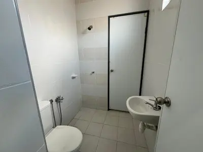 a bathroom with a toilet and a sink at TemuHomestay in Kamunting