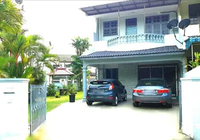 two cars parked in front of a house at Mairahomestay Tambun Islam Only in Tambun