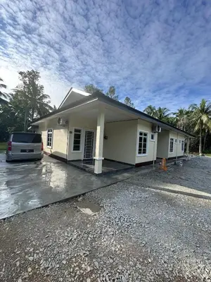 a house with a car parked in front of it at Anjang Pat Kesang Laut Homestay in Gua Sai