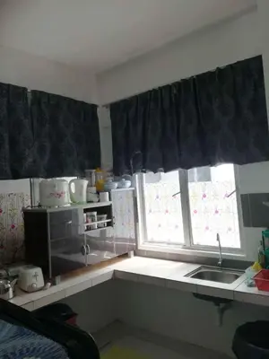 a kitchen with two windows and a sink at Cikgu Husni Homestay Apartment Cameron Highlands in Tanah Rata